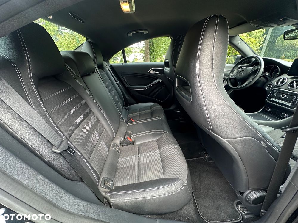 Mercedes-Benz CLA 200 7G-DCT Urban - 9
