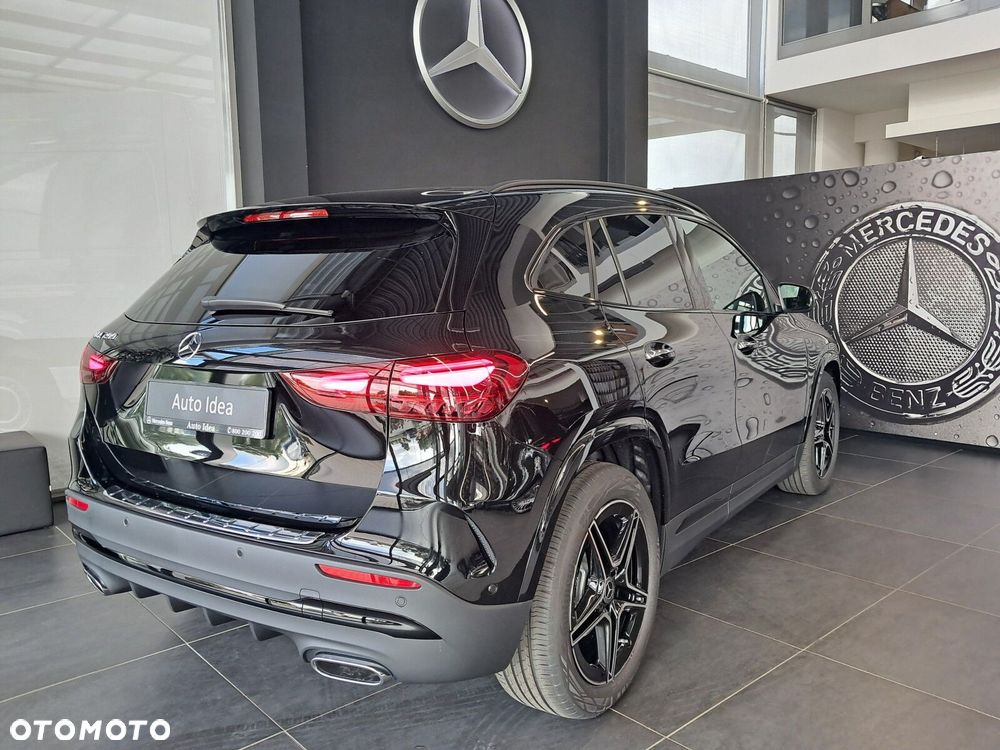 Mercedes-Benz GLA - 24