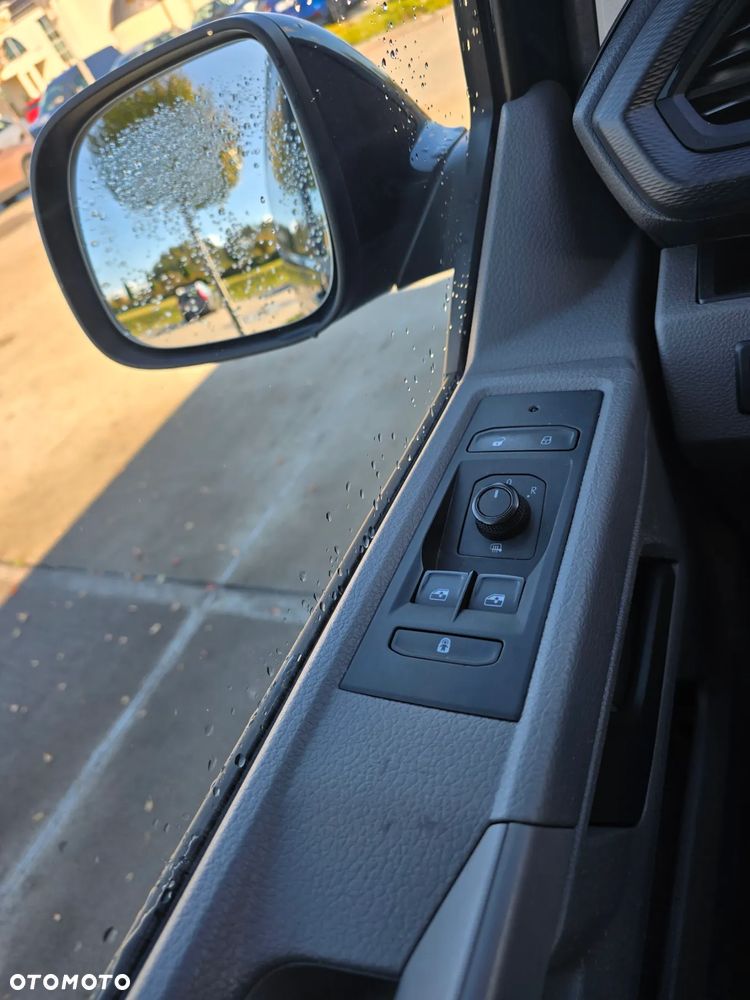 Volkswagen Caravelle - 28