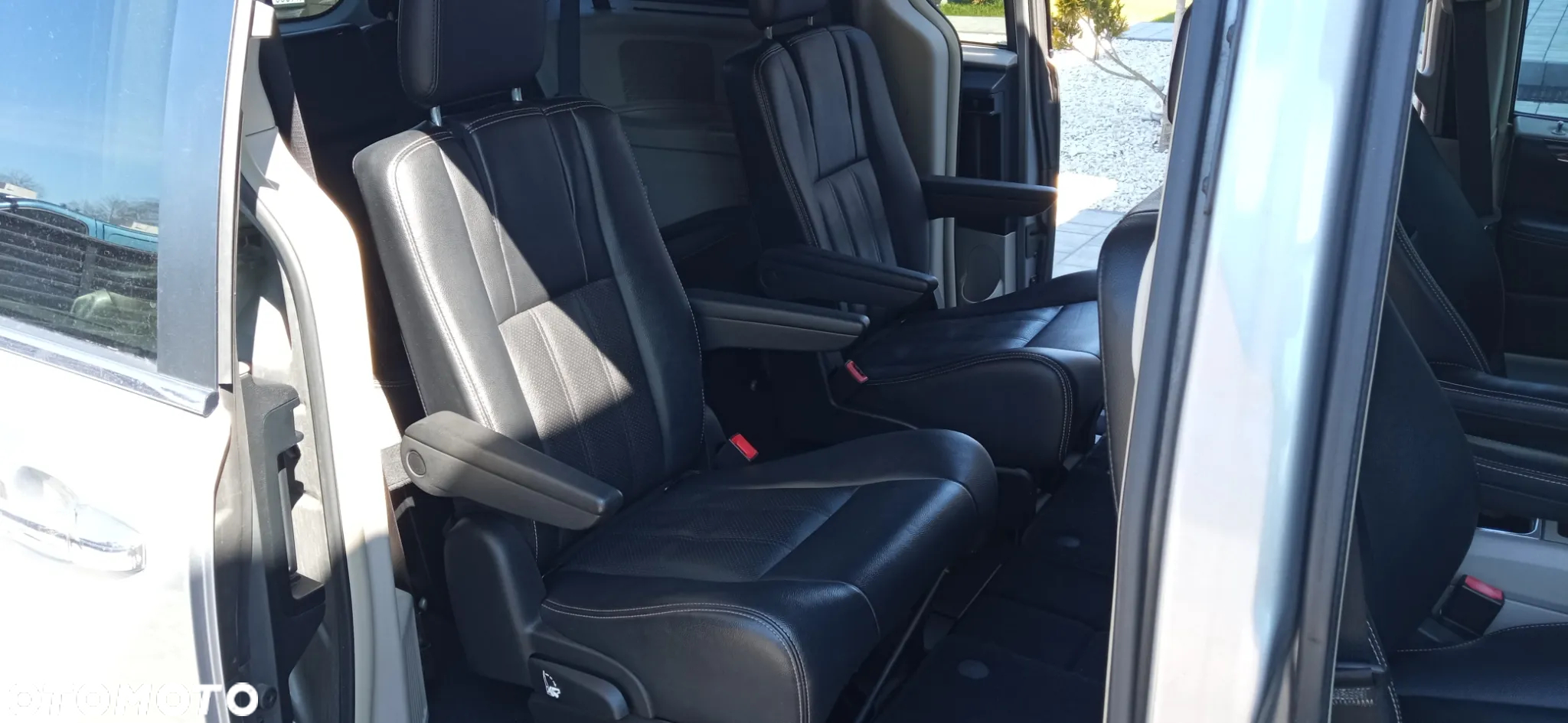 Chrysler Town & Country 3.6 Limited - 15