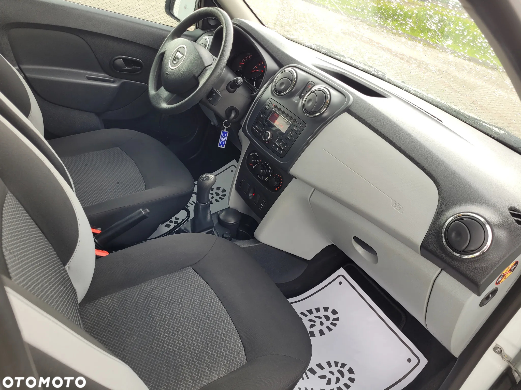 Dacia Sandero 1.2 16V 75 Laureate - 16