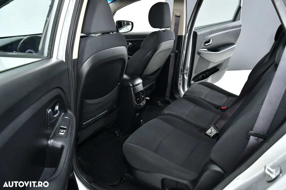 Kia Carens 1.7 CRDi 115 Dream-Team Edition - 12