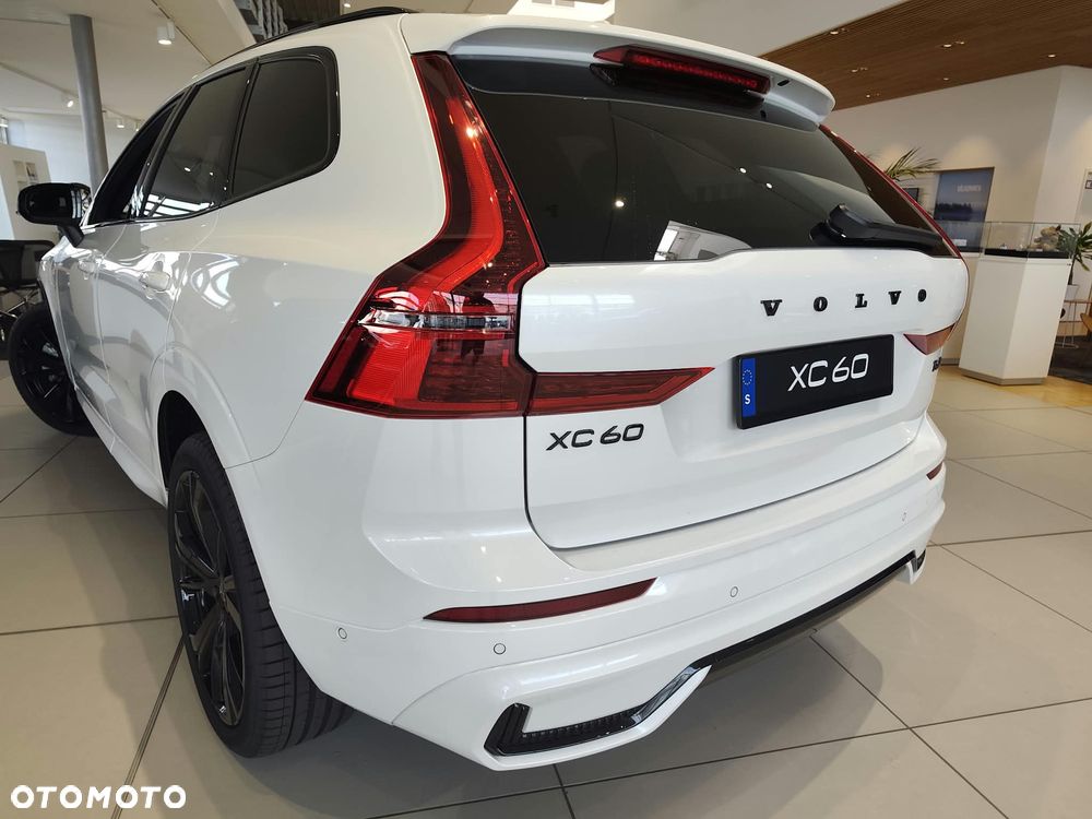 Volvo XC 60 T6 Plug-In Hybrid AWD Ultra Dark - 16