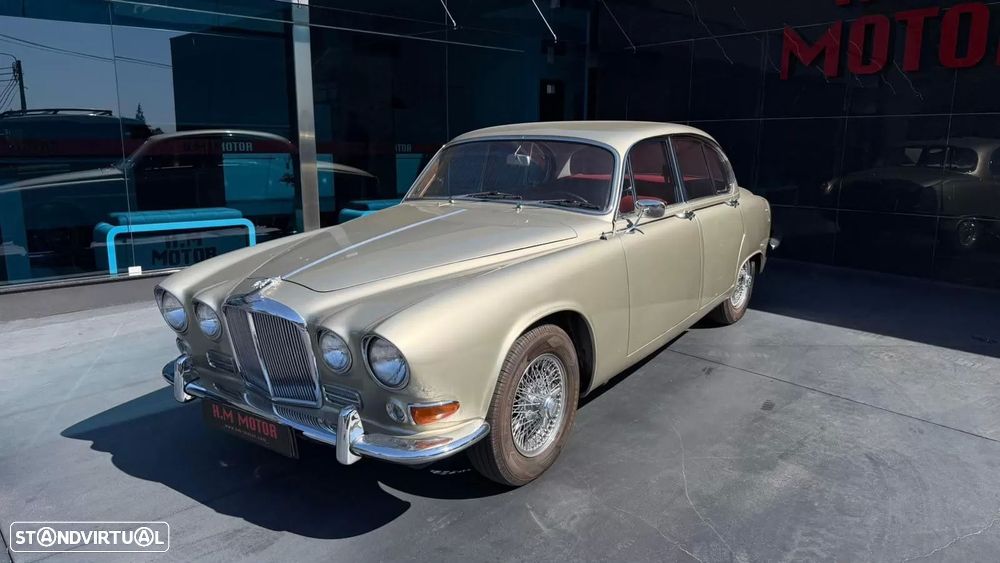 Jaguar MK I 420 4.2 liter sedan - 17