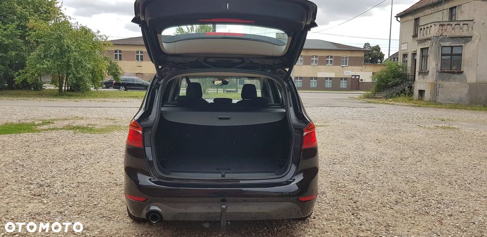 BMW Seria 2 218i - 11