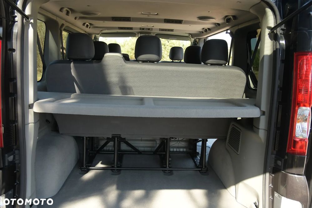 Renault Trafic FAP Grand Passenger Black Edition - 23