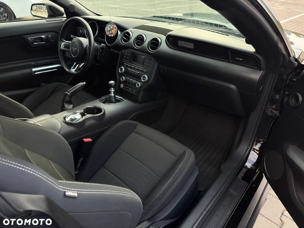 Ford Mustang - 2