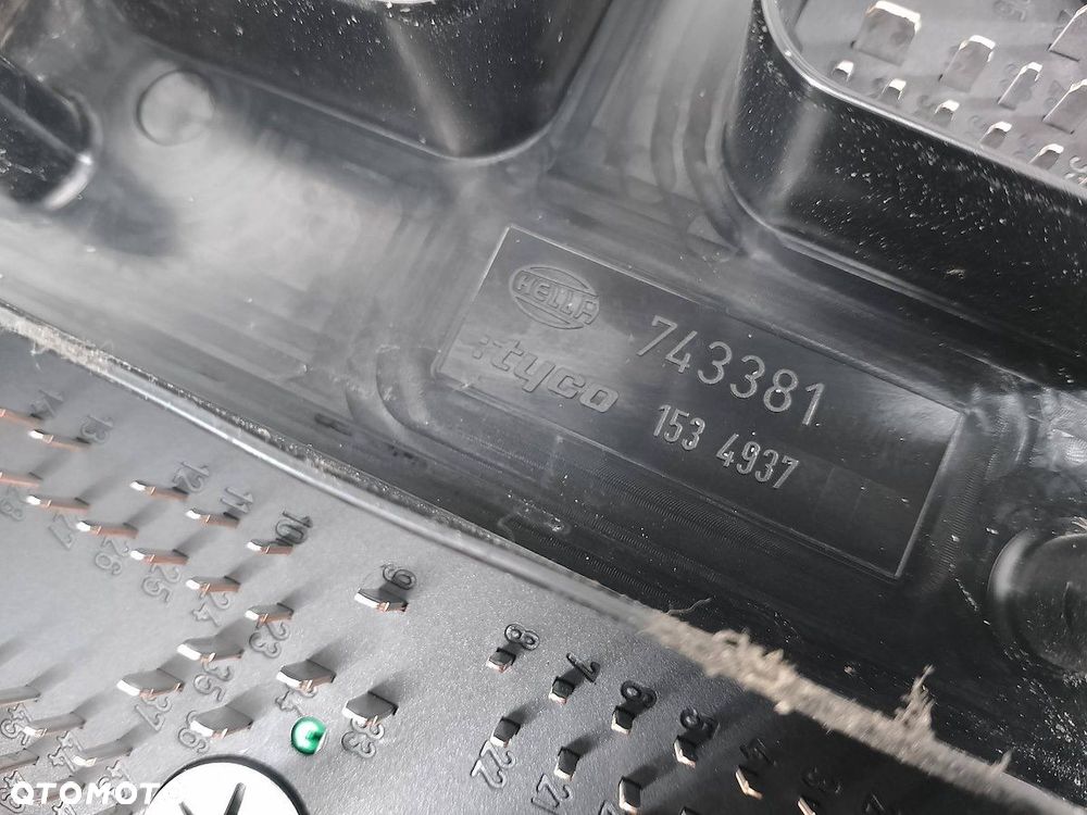 SKRZYNKA BEZPIECZNIKÓW OPEL ASTRA H 13191130  5DK008668-22  743381  1534937 - 2