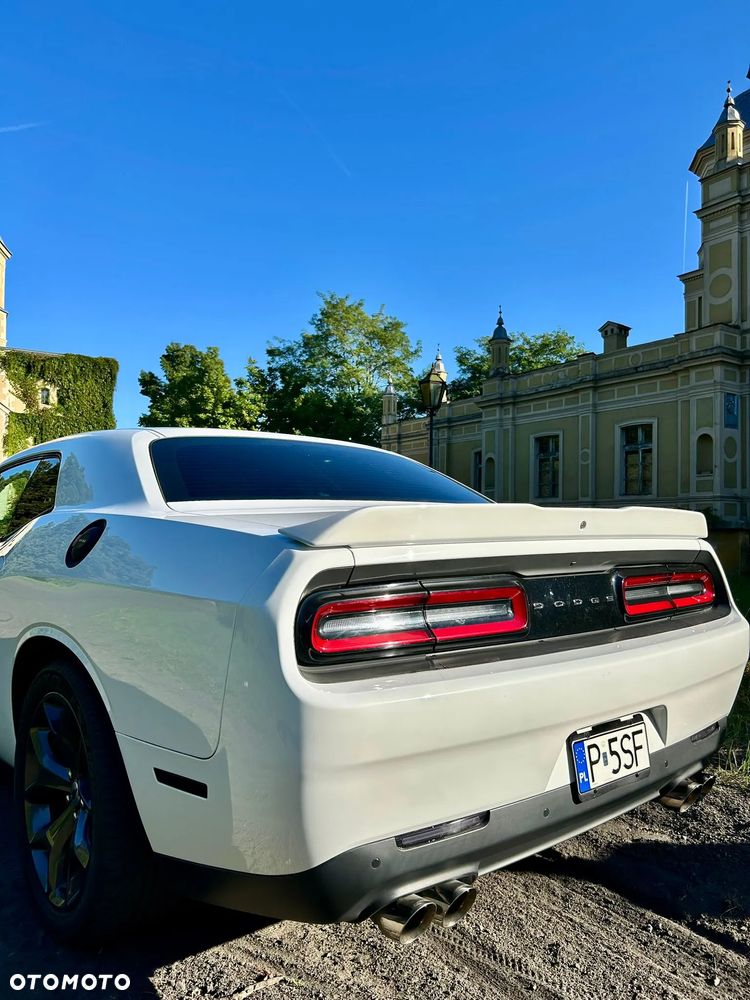 Dodge Challenger - 8