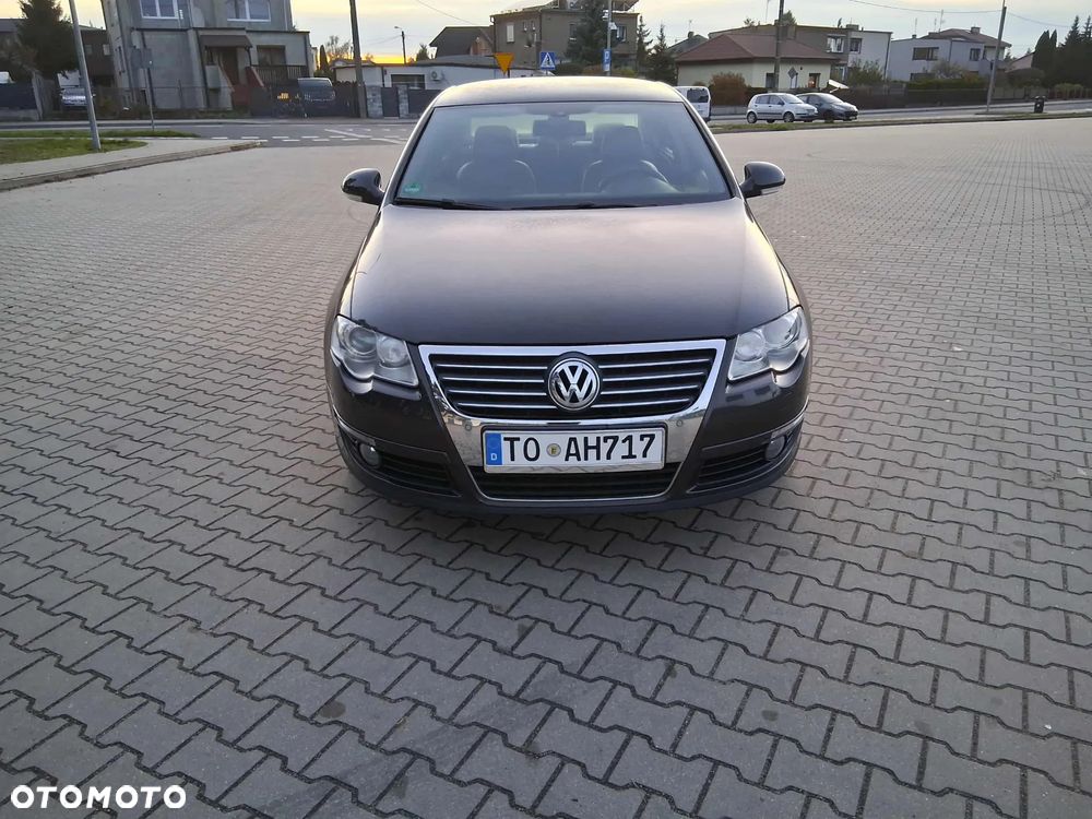 Volkswagen Passat - 1