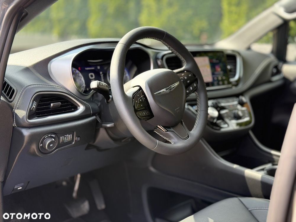 Chrysler Pacifica - 12