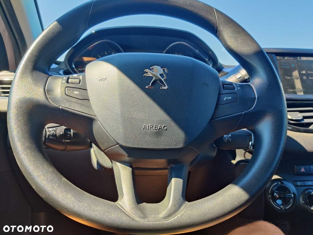 Peugeot 208 - 25