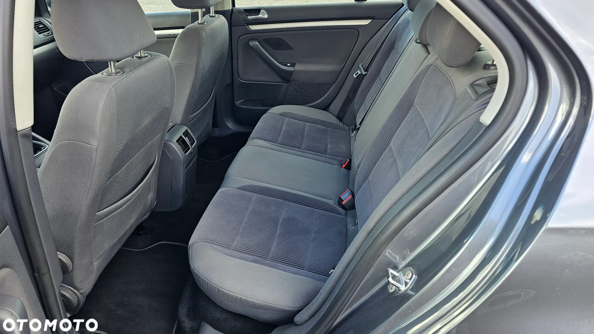 Volkswagen Jetta 1.9 TDI Comfortline - 12