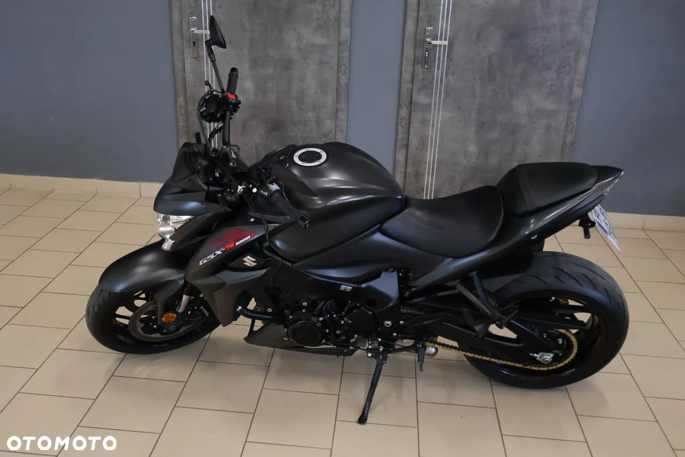 Suzuki GSX - 18