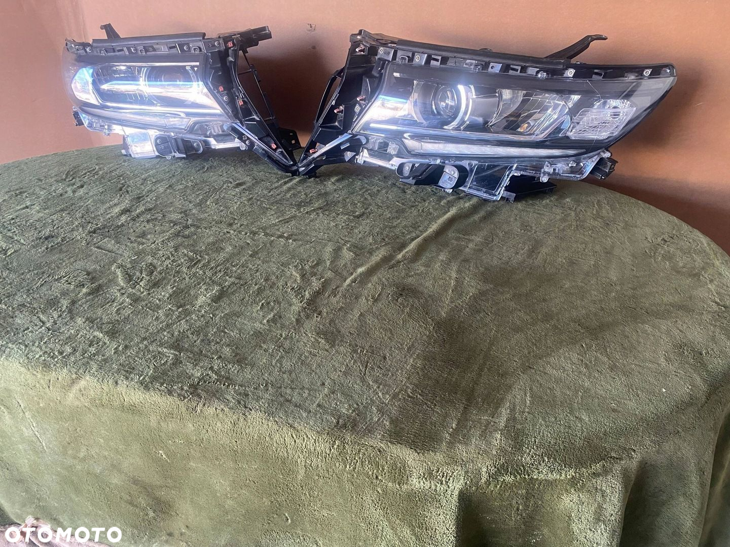 Komplet lamp Toyota Land Cruiser 150 lampa prawa i lewa - 2