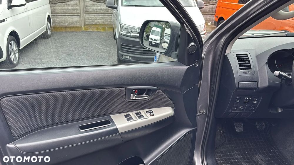 Toyota Hilux 4x4 Double Cab Life - 11