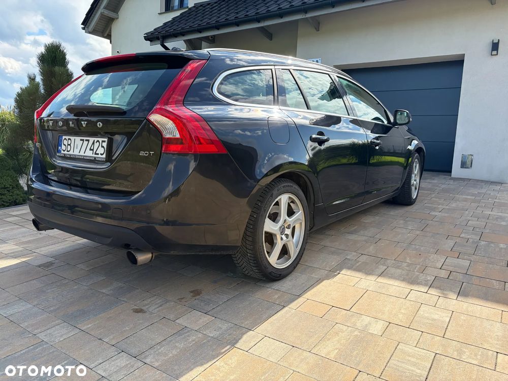 Volvo V60 2.0T Summum - 3