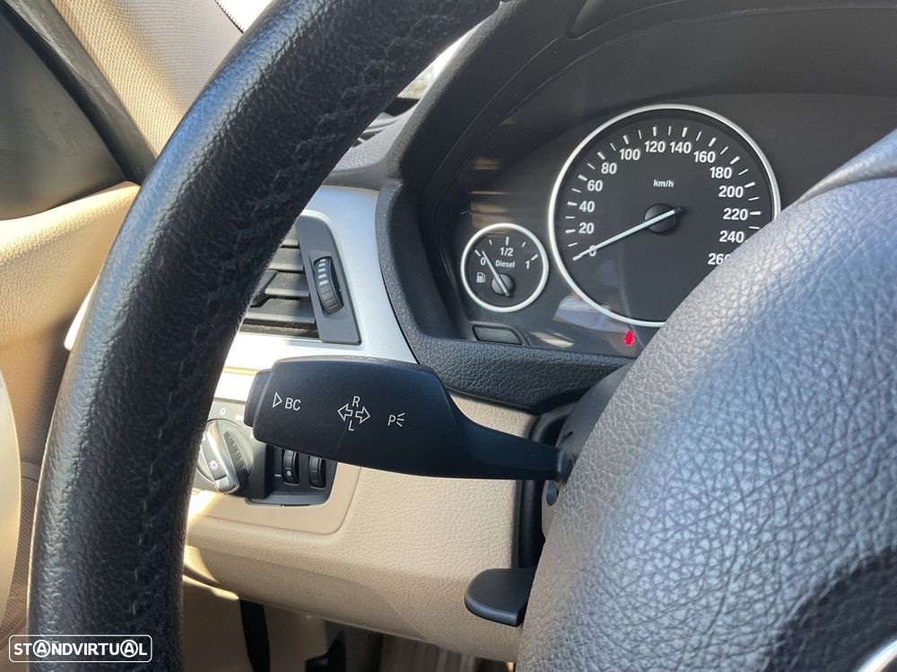 BMW 318 d Touring Line Sport - 35