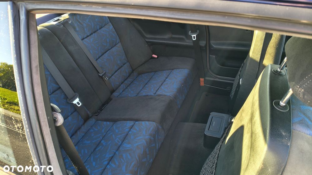 BMW Seria 3 323i - 14