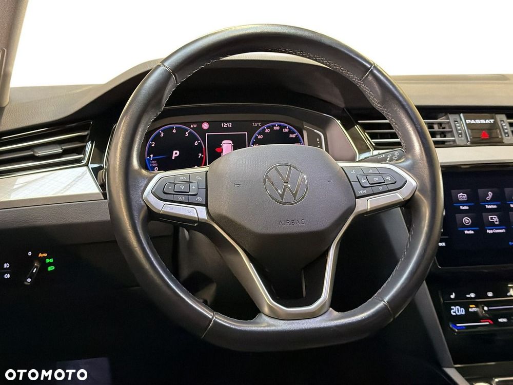 Volkswagen Passat - 8