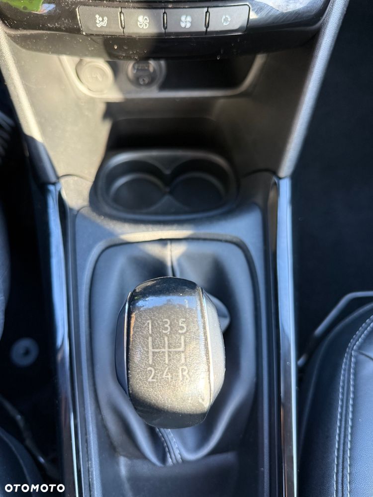 Peugeot 2008 1.2 Pure Tech Allure S&S - 30