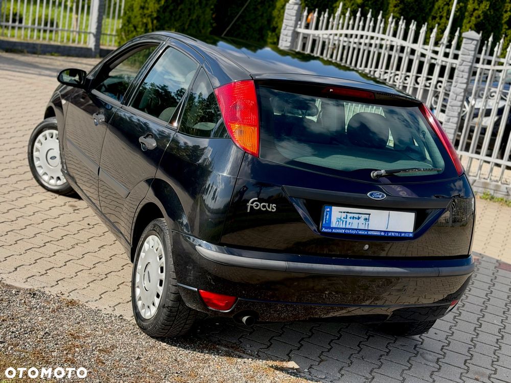 Ford Focus 1.6 Futura - 23