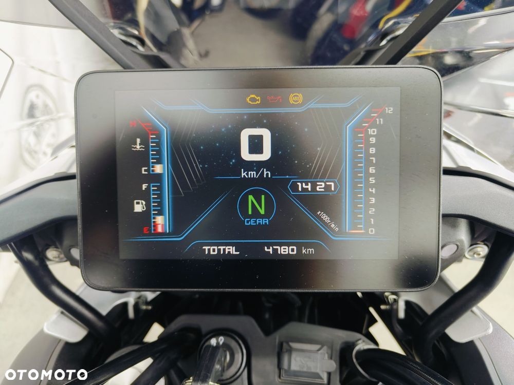 QJMOTOR SRT 800SX - 18