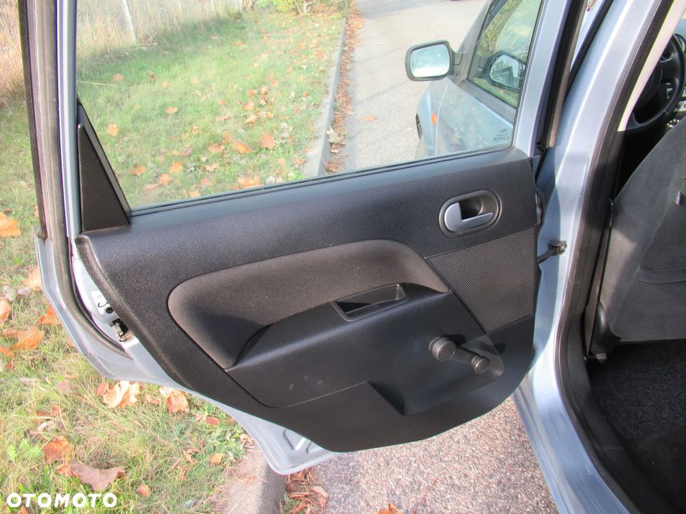 Ford Fiesta 1.4 Ghia - 34