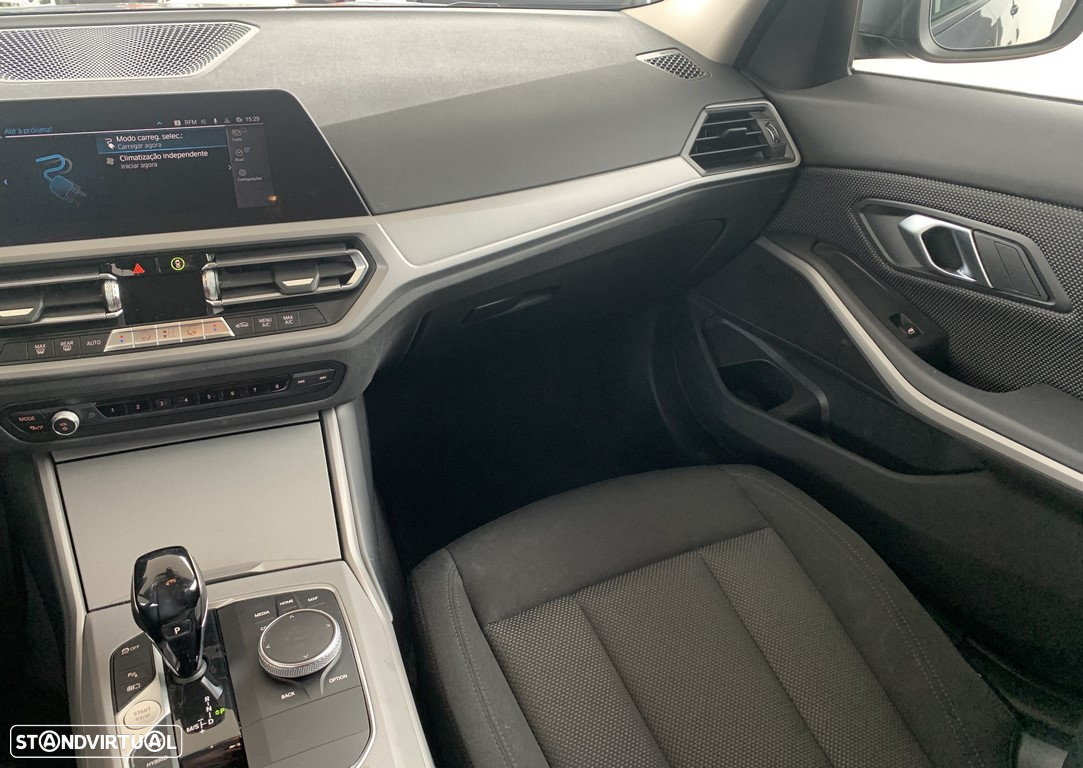 BMW 330 e Touring Line Sport Auto - 10