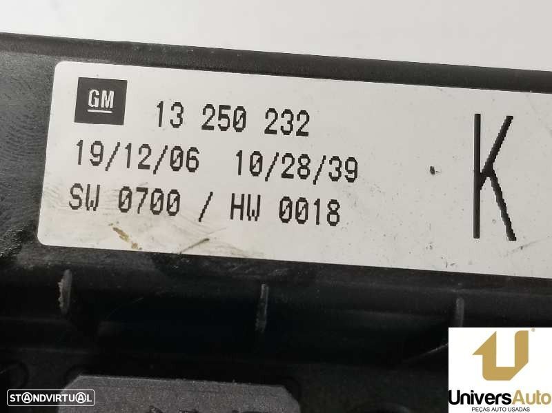 CAIXA RELÉS / FUSÍVEIS OPEL ASTRA H GTC 2007 -13250232 - 1