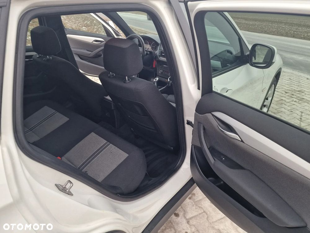 BMW X1 sDrive18d xLine - 23