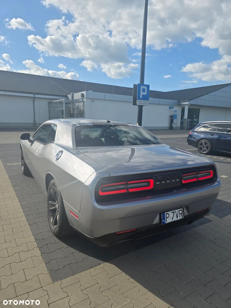 Dodge Challenger - 10