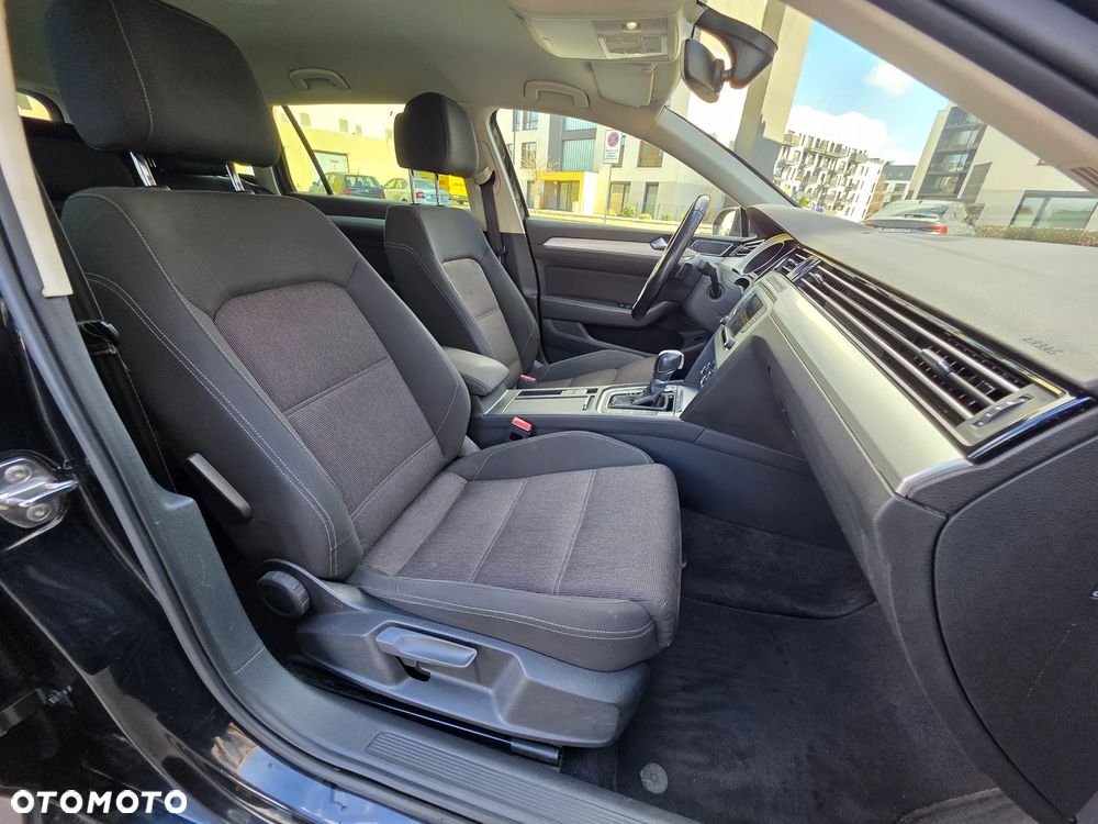 Volkswagen Passat - 16