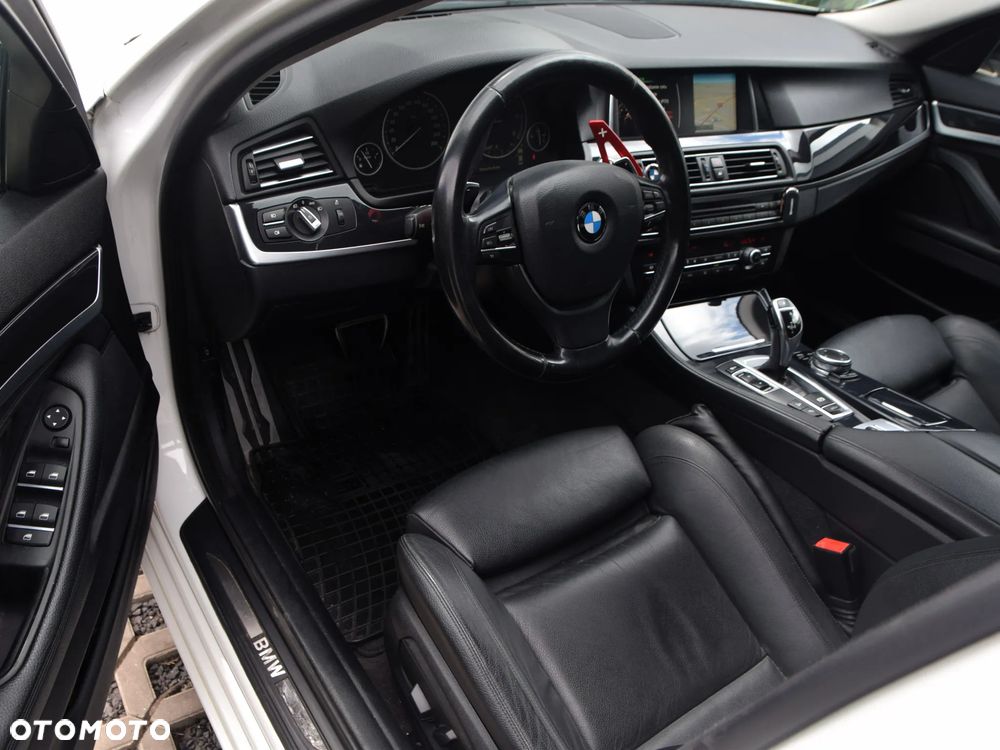 BMW Seria 5 525d xDrive - 16
