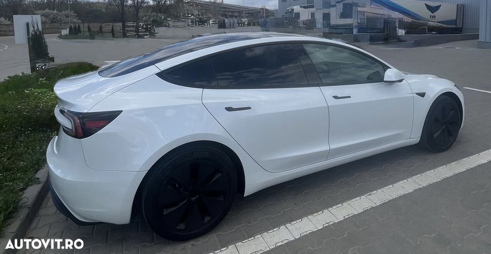Tesla Model 3 - 5
