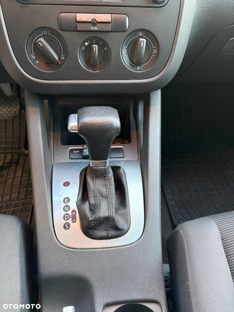 Volkswagen Golf 1.6 Automatik Trendline - 11