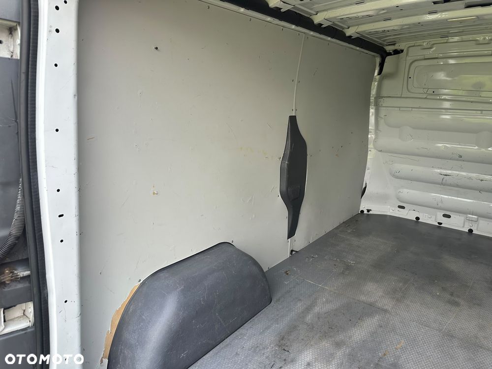 Renault Trafic 2.0 diesel 115kM 2011 rok, automat, WEBASTO, HAK, STAN BARDZO DOBRY!!! - 30