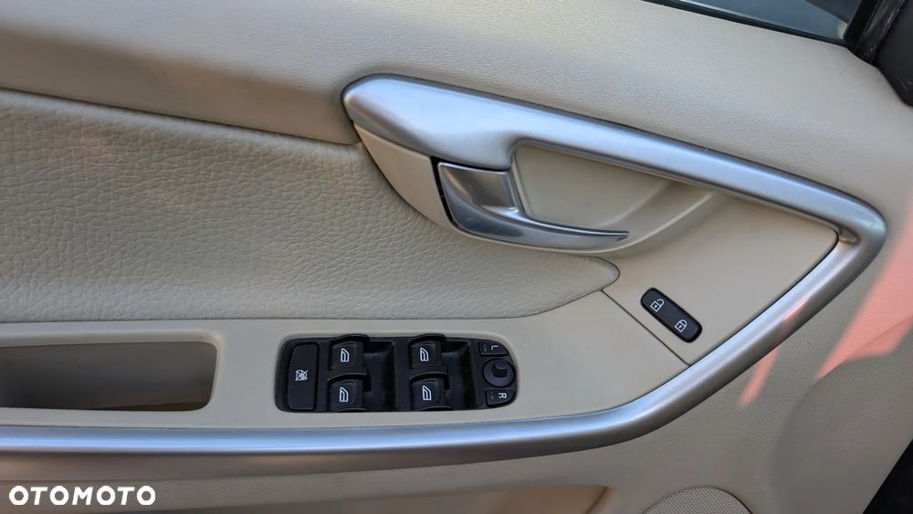 Volvo XC 60 D5 AWD - 11
