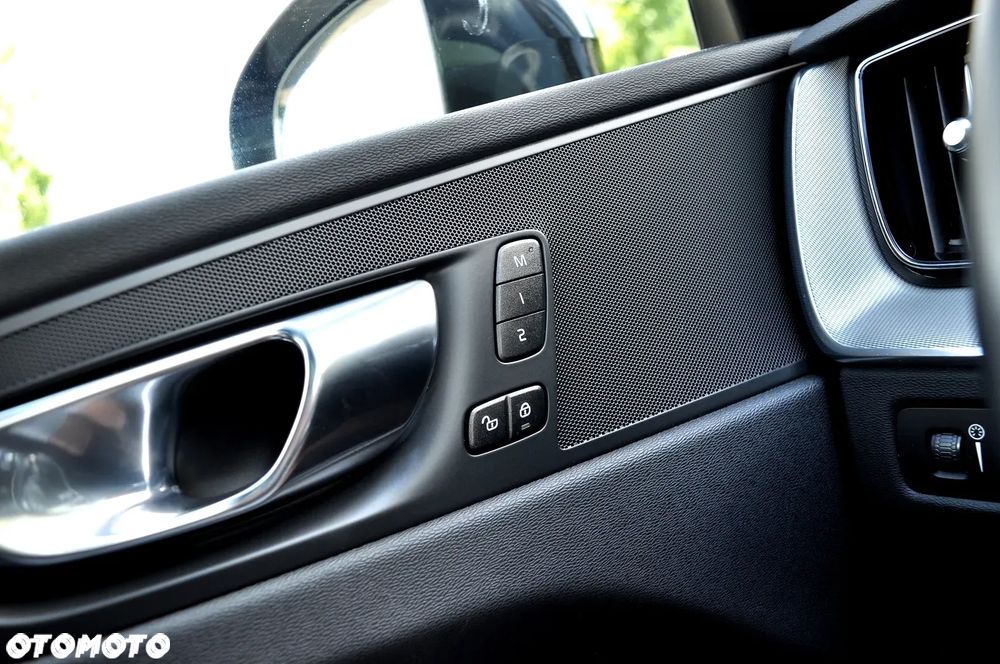 Volvo XC 60 B4 D AWD Geartronic RDesign - 40