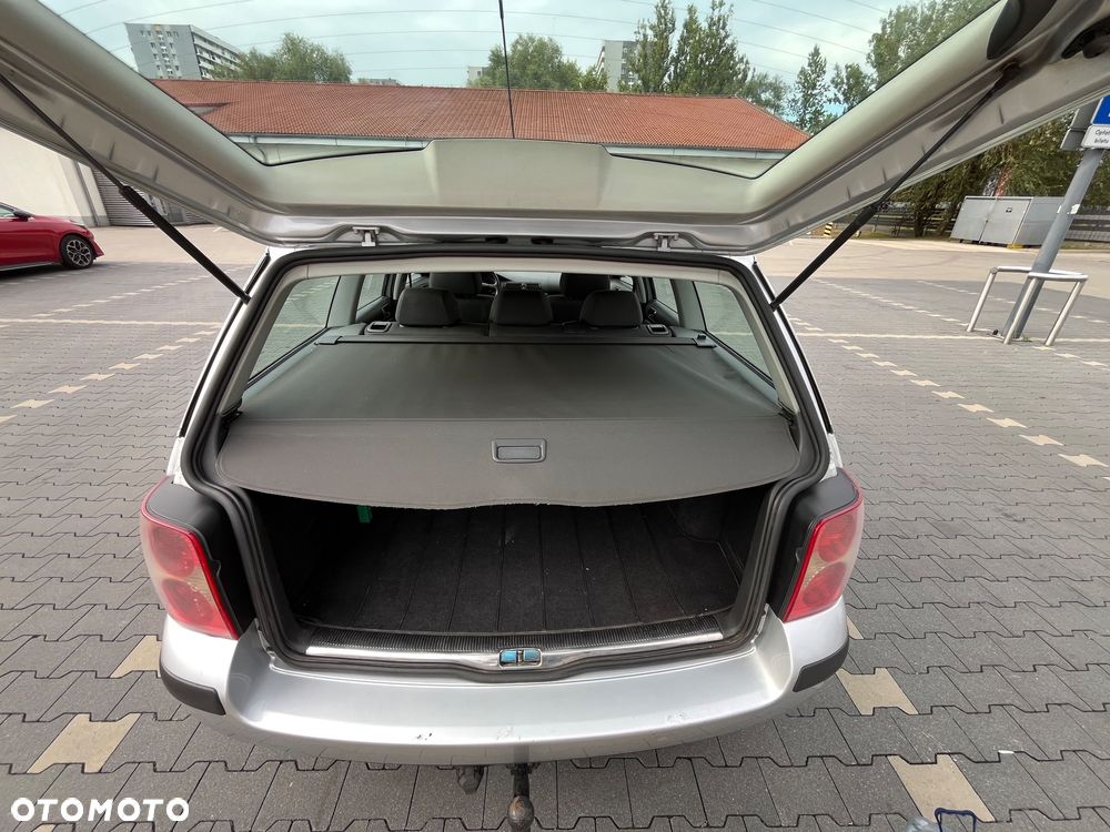 Volkswagen Passat 1.9 TDI Comfortline - 11