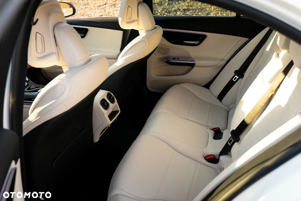 Mercedes-Benz Klasa C 300 9G-TRONIC Avantgarde Advanced - 13