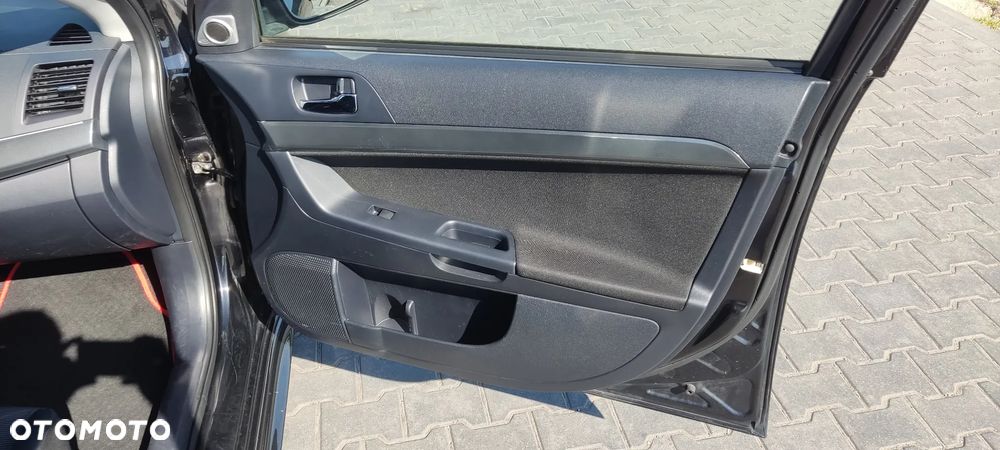 Mitsubishi Lancer 1.8 Intense - 23