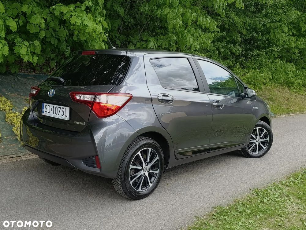 Toyota Yaris Hybrid 100 Premium - 4