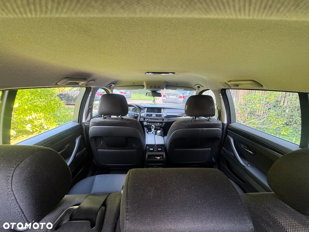 BMW Seria 5 525d - 11