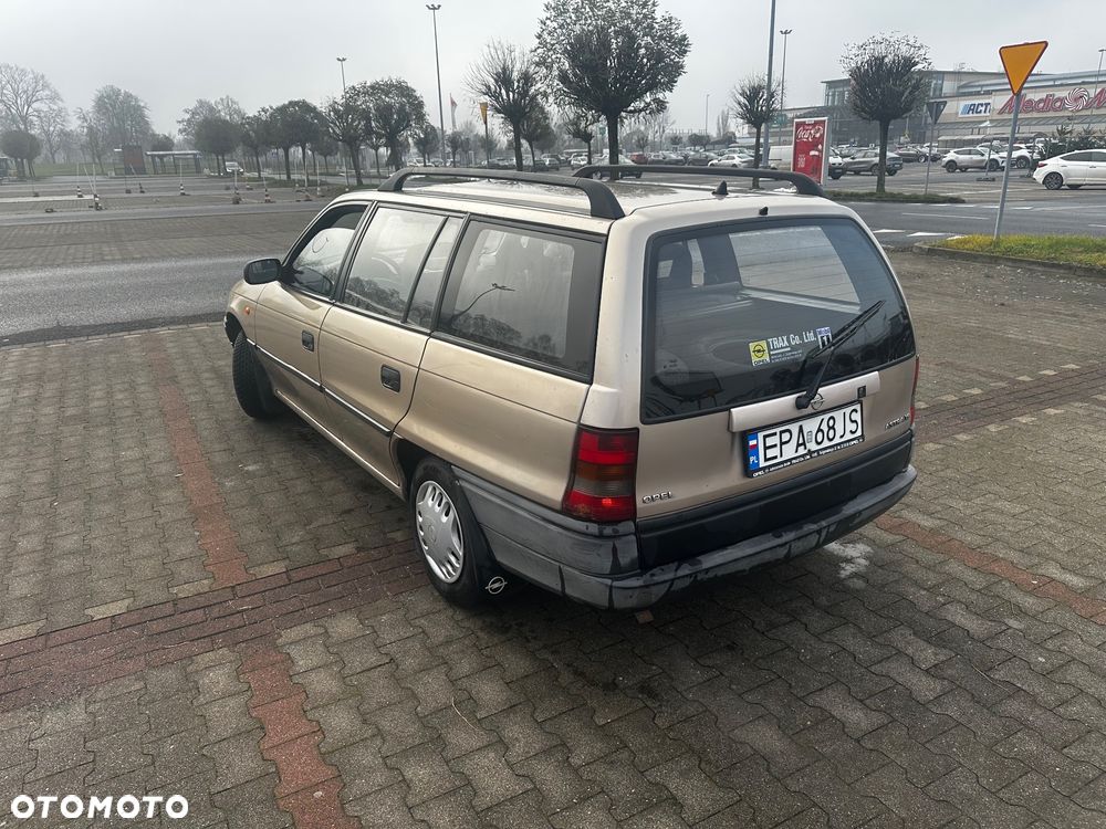 Opel Astra 1.6 Base - 4