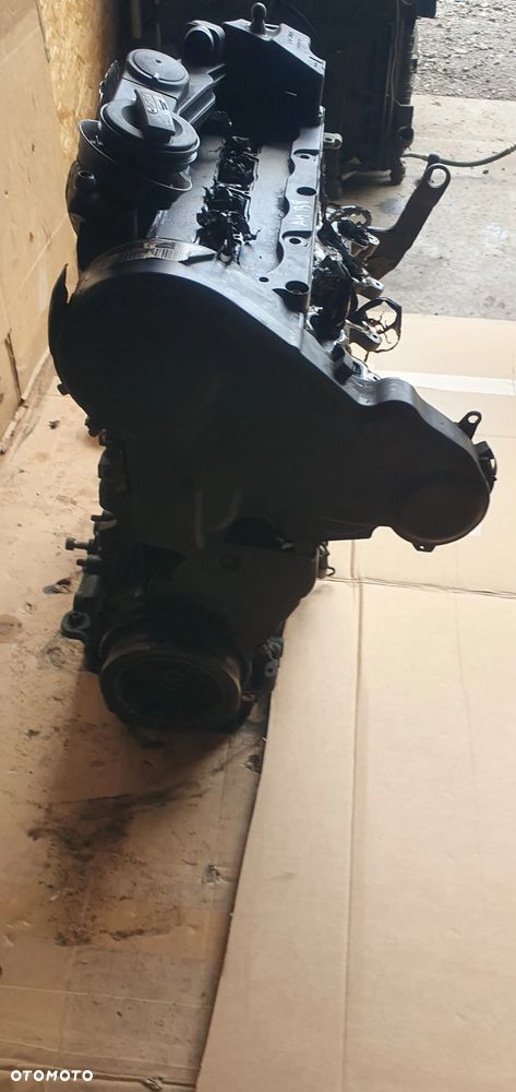 Silnik słupek blok silnika Audi A4 B8 2.0 TDI CBA - 6