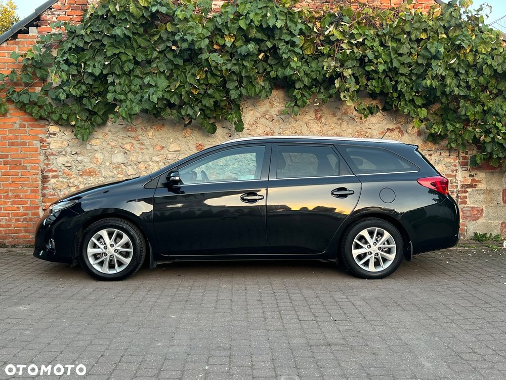 Toyota Auris 1.6 Premium Comfort MS - 2