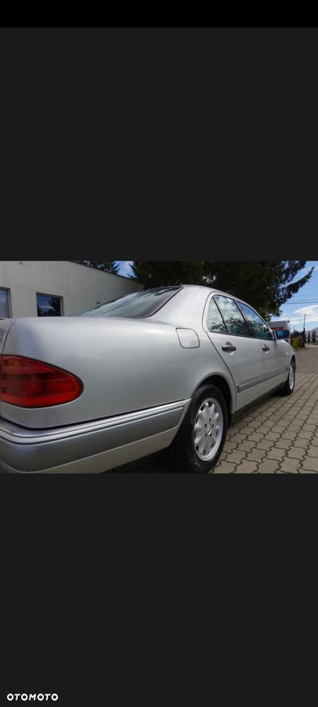 Mercedes-Benz Klasa E 290 TD Elegance - 28