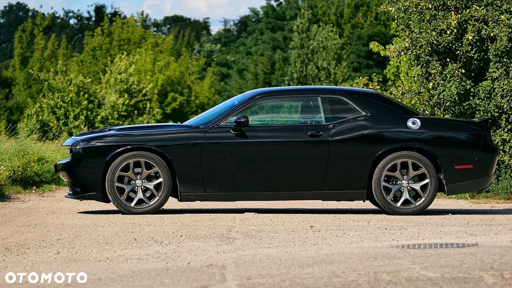 Dodge Challenger - 10