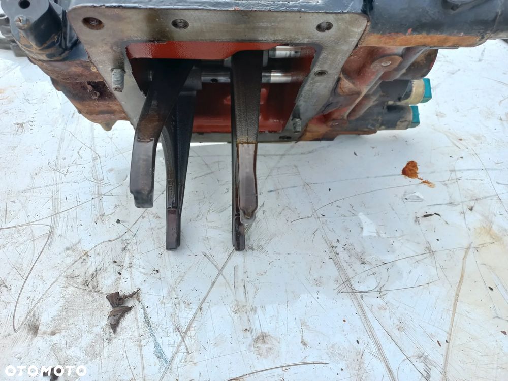 Części skrzyni biegów new holland,case,22647000,47126619,47126736,44980020,5197570,47131252,5198194,R902493582,1525503725,47124320,47127186,KOSZ,wałek,obudowa,most,atak,rozdzielacze hydrauliczne,pompahydrauliki,zwolnice,podnośnik,synchronizator,rewers,ramiona,wom. - 5